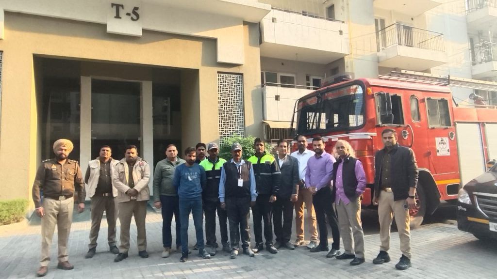 MCC सिग्नेचर हाइट्स की 18वीं मंजिल पर आग, मेंटेनेंस टीम की तत्परता से टली बड़ी दुर्घटना 2 111 18