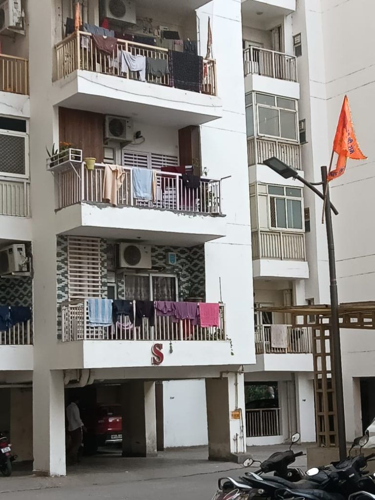 गाजियाबाद: हाईराइज सोसायटी से गिरकर युवक की संदिग्ध मौत, सुसाइड नोट में कर्ज का जिक्र 2 111 34