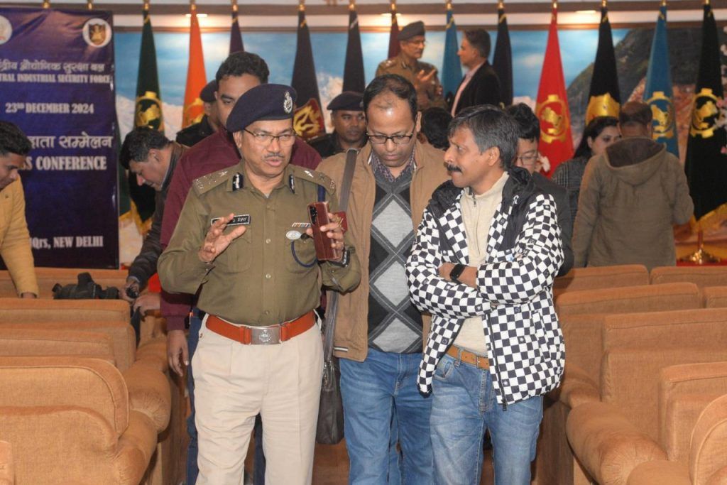 सीआईएसएफ ने बल को भविष्य के लिए तैयार करने के लिए मानव संसाधन (एचआर)नीति का अनावरण किया 2 112 42