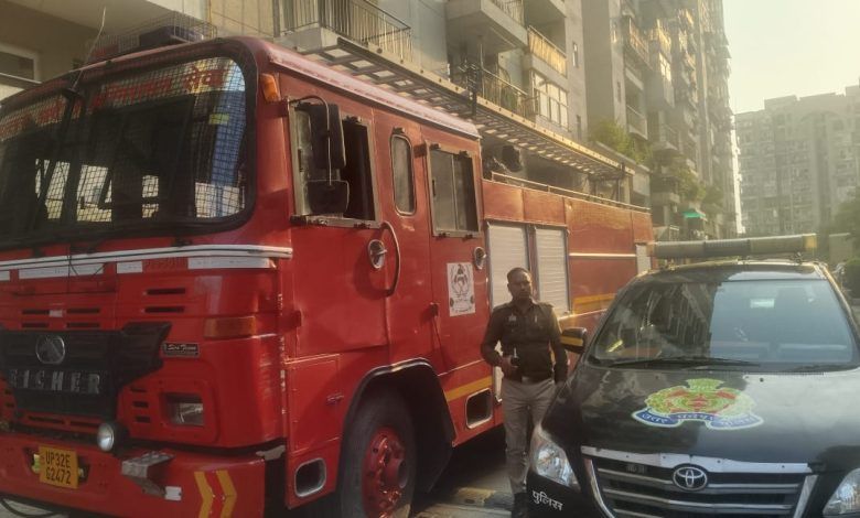 MCC सिग्नेचर हाइट्स की 18वीं मंजिल पर आग, मेंटेनेंस टीम की तत्परता से टली बड़ी दुर्घटना 1 114 3