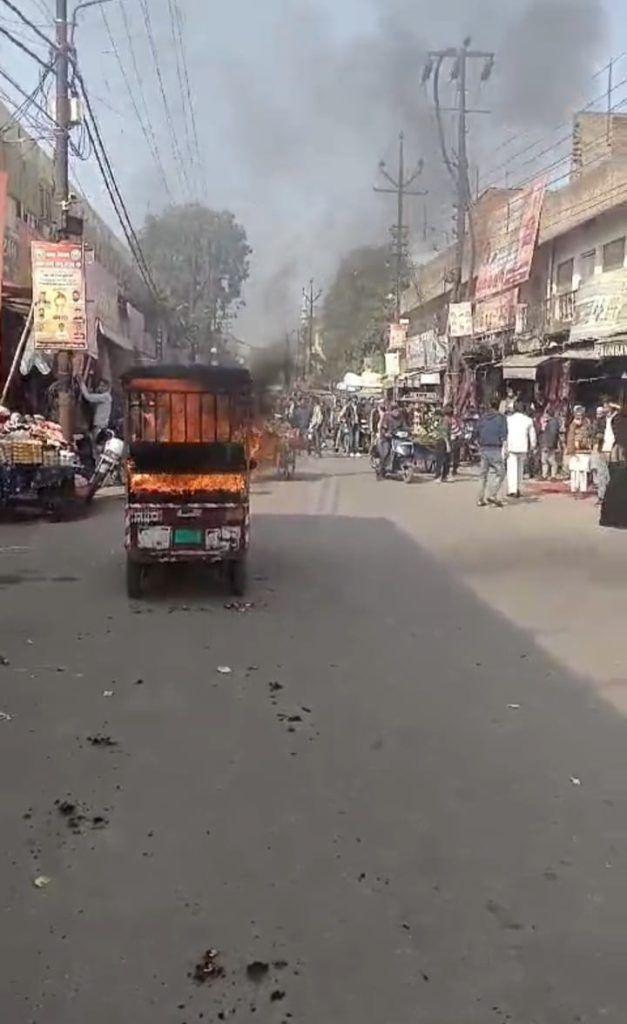 Fire Rickshaw E-Rickshaw Fire Near Ghantaghar Injures Schoolchildren; Prompt Action ...