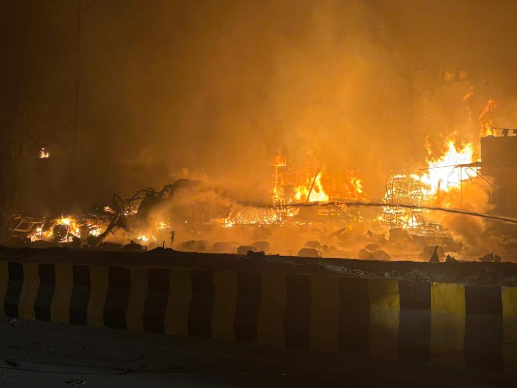 Massive Fire in Gas Cylinder Truck Triggers Explosions in Ghaziabad 3 114