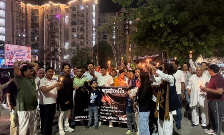 Raj Nagar Extension Residents Hold Candlelight Vigil in Memory of Pahalgam Terror Attack Victims 1 111 12