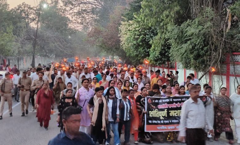 Hindu Organizations Burn Effigy to Protest Terror Attack in Jammu & Kashmir 1 112 3