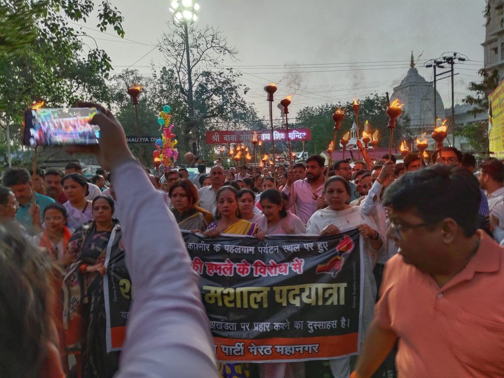 Hindu Organizations Burn Effigy to Protest Terror Attack in Jammu & Kashmir 3 114 1