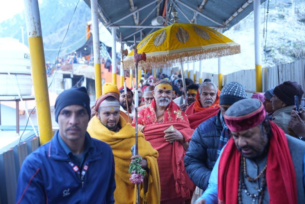 भगवान बदरीविशाल के कपाट खुले, शंकराचार्य अविमुक्तेश्वरानंदः सरस्वती जी महाराज रहे उपस्थित 2 111 11