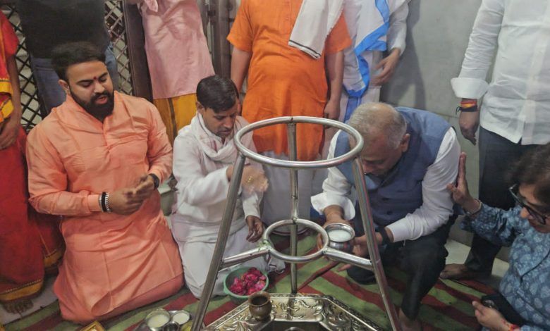 गाजियाबाद पहुंचते ही मिजोरम के राज्यपाल जनरल वी के सिंह ने भगवान दूधेश्वर के चरणों में हाजरी लगाई 1 111 112