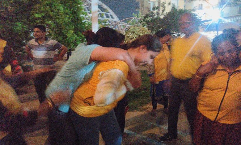 निलाया ग्रीन सोसाइटी में ब्लैकआउट मॉक ड्रिल का सफल आयोजन -आपातकालीन स्थितियों से निपटने के लिए नागरिकों को किया गया जागरूक 1 111 50