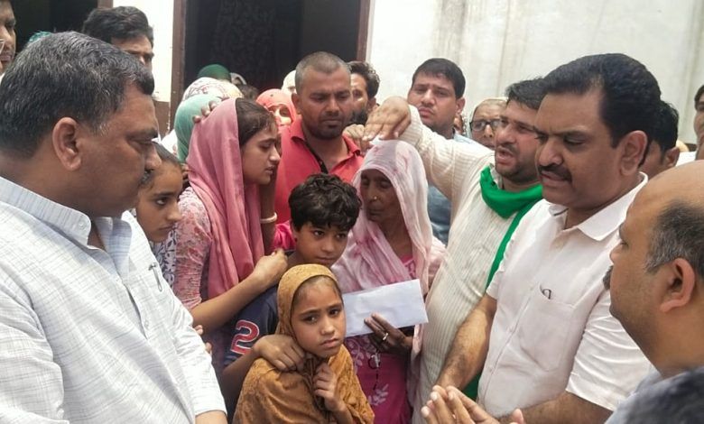 आपदा की इस घड़ी में सरकार शोक-संतप्त परिवारों के साथ कंधे से कंधा मिलाकर खड़ी है - असीम अरुण 1 111 88