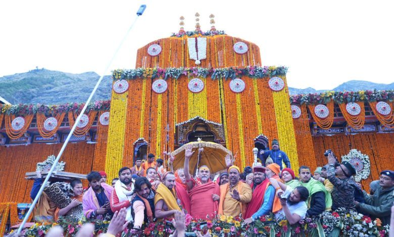 भगवान बदरीविशाल के कपाट खुले, शंकराचार्य अविमुक्तेश्वरानंदः सरस्वती जी महाराज रहे उपस्थित 1 112 1