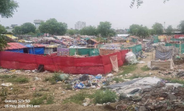 जनपद में तेजी बसती अवैध झुग्गियाँ राष्ट्रीय सुरक्षा के दृष्टिकोण से अत्यंत चिंता का विषय - अशु कुमार वर्मा 1 112 2