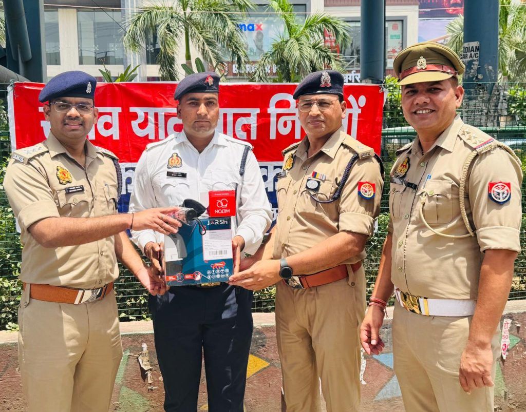 Ghaziabad Traffic Police Boosts Field Safety with Distribution of 100 AC Helmets and Summer Gear 2 112 21
