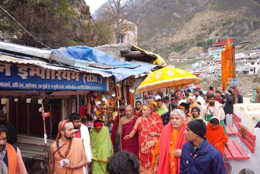 भगवान बदरीविशाल के कपाट खुले, शंकराचार्य अविमुक्तेश्वरानंदः सरस्वती जी महाराज रहे उपस्थित 3 113 1