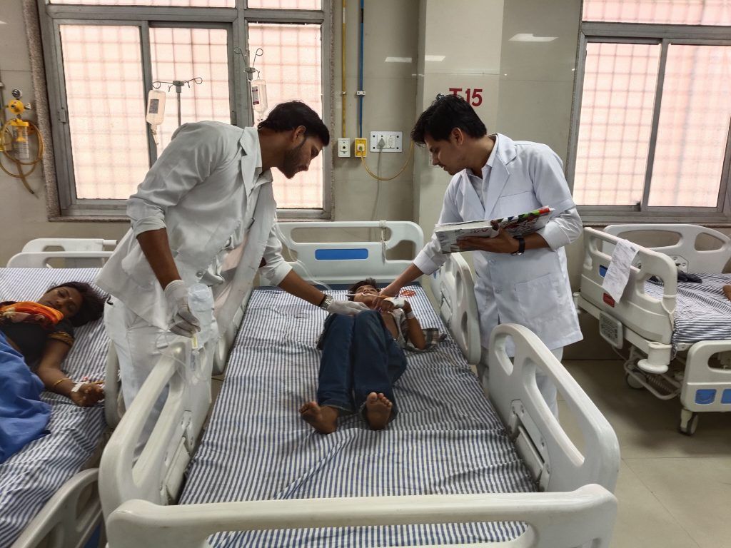 Tragic Road Accident in Bulandshahr Claims Five Lives, 27 Injured Referred to Medical College 10 120 1