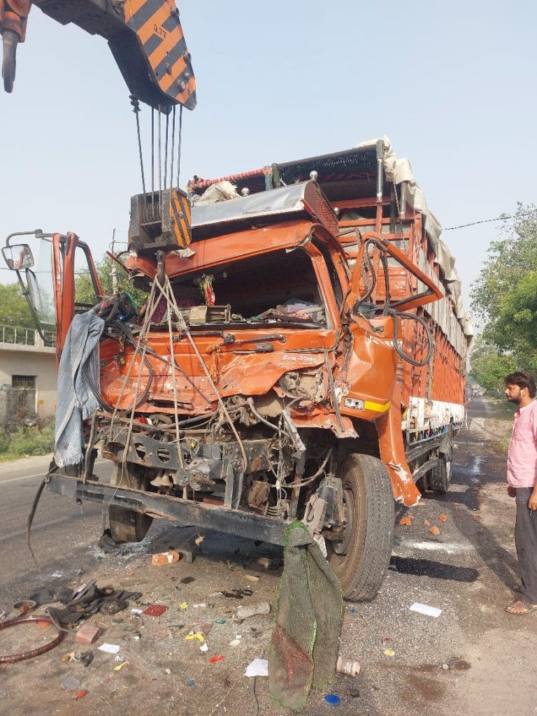 Tragic Road Accident in Bulandshahr Claims Five Lives, 27 Injured Referred to Medical College 11 121 1