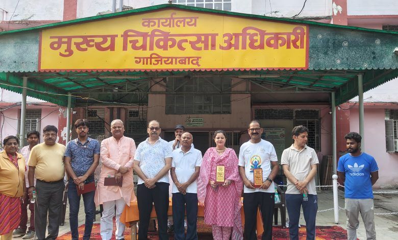 गाजियाबाद में योग सप्ताह की शुरुआत, "एक पृथ्वी, एक स्वास्थ्य" थीम पर अंतर्राष्ट्रीय योग दिवस की तैयारियाँ जोरों पर 1 111 29