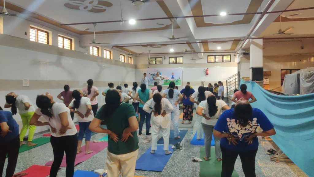 राजनगर एक्सटेंशन में 'योग संगम': अंतरराष्ट्रीय योग दिवस पर गौर कैस्केड्स सेन्टरपार्क व स्प्रिंग डेल पब्लिक स्कूल बना योग और स्वास्थ्य का केंद्र 2 111 39