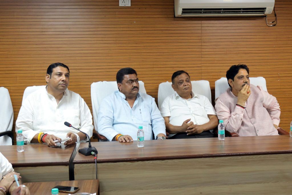 गाज़ियाबाद: नगर निगम की बैठक में हाउस टैक्स बढ़ोतरी का प्रस्ताव रद्द, जनता को राहत 2 112 23