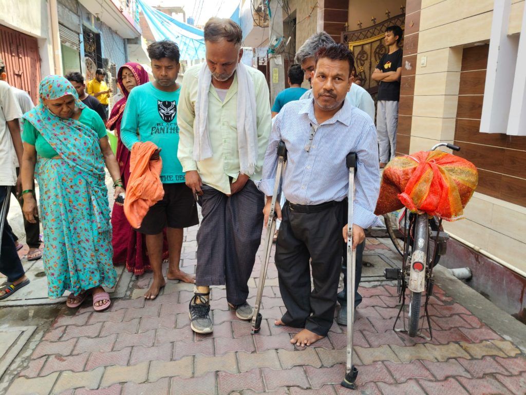 मेरठ: खेत की नपाई के विवाद में किसान की मौत, परिवार और किसानों में उबाल, राकेश टिकैत पहुंचे परिजनों से मिलने 3 112 7