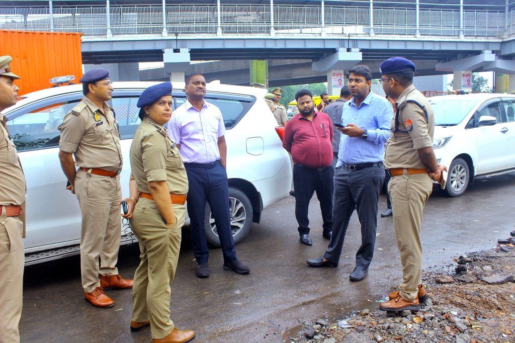 कांवड़ यात्रा 2025 को लेकर प्रशासन सतर्क: गाजियाबाद पुलिस कमिश्नर और जिलाधिकारी ने किया कांवड़ मार्ग का निरीक्षण 3 113 19