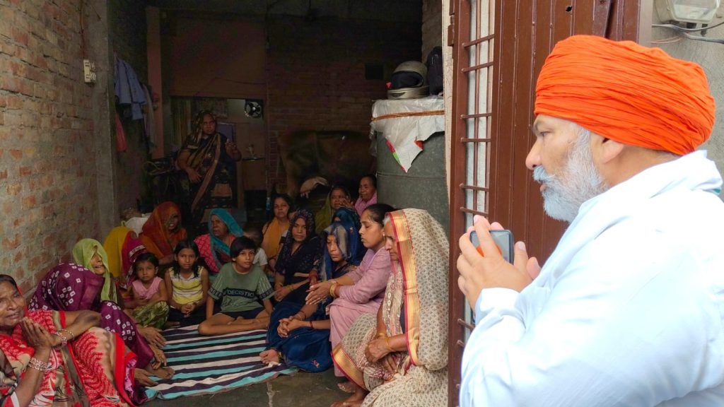 मेरठ: खेत की नपाई के विवाद में किसान की मौत, परिवार और किसानों में उबाल, राकेश टिकैत पहुंचे परिजनों से मिलने 4 113 8