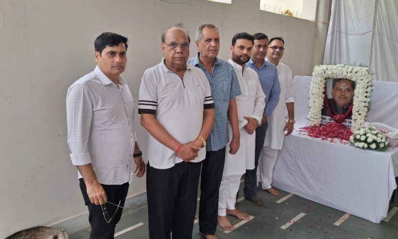 पूर्व कैबिनेट मंत्री राजपाल त्यागी के निधन पर विपिन त्यागी और मोनू कुमार त्यागी ने अर्पित की श्रद्धांजलि 1 111 46