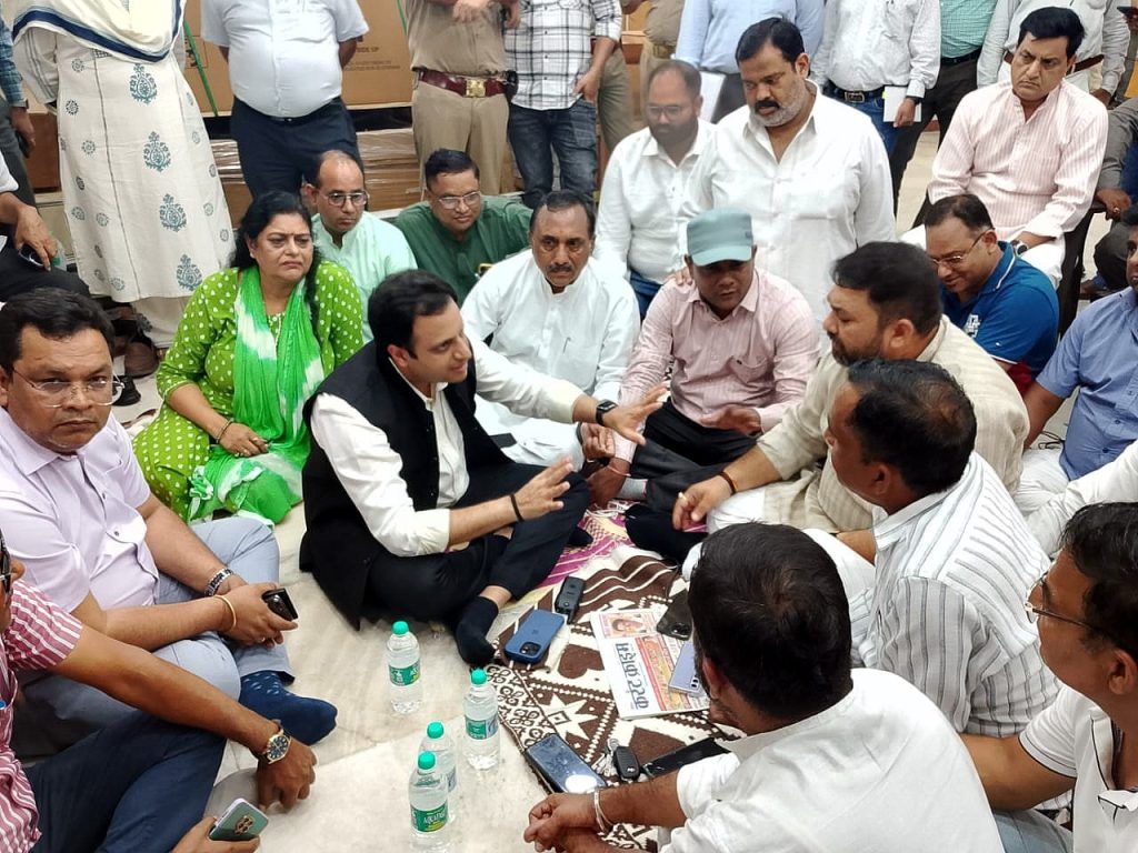 सदन के आदेश की अवहेलना पर भड़के पार्षद, हाउस टैक्स वृद्धि की वसूली पर निगम में डटे रहे जनप्रतिनिधि 2 112 17