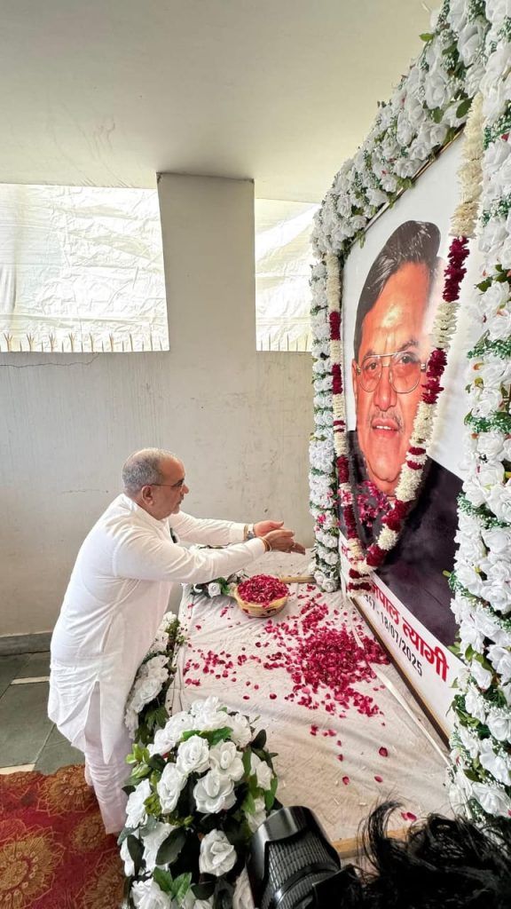 पूर्व कैबिनेट मंत्री राजपाल त्यागी के निधन पर भाजपा प्रदेश अध्यक्ष भूपेंद्र चौधरी व डिप्टी सीएम ब्रजेश पाठक ने दी श्रद्धांजलि 3 114 8