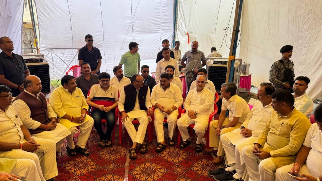 पूर्व कैबिनेट मंत्री राजपाल त्यागी के निधन पर भाजपा प्रदेश अध्यक्ष भूपेंद्र चौधरी व डिप्टी सीएम ब्रजेश पाठक ने दी श्रद्धांजलि 5 115 6