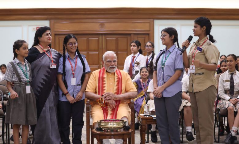 Ghaziabad Girl Ties Rakhi to Prime Minister Modi, Receives Blessings to Become an Ideal Citizen 1 111 11