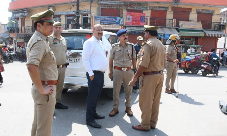 मेरठ में डीएम और एसएसपी ने किया फ्लैग मार्च, जुमे की नमाज़ और आगामी पर्वों को लेकर व्यवस्थाओं का लिया जायज़ा 1 111 66