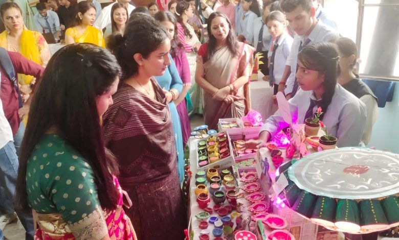 शांति निकेतन ग्रुप ऑफ इंस्टीट्यूशंस के छात्रों ने ‘मेगा एक्सपो’ में दिया ‘वोकल फॉर लोकल’ और पर्यावरण संरक्षण का संदेश 1 111 40