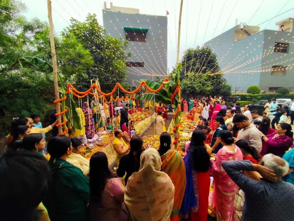 एसजी ग्रैंड सोसाइटी में छठ महापर्व हर्षोल्लास और सामाजिक एकता के साथ संपन्न 3 113 16