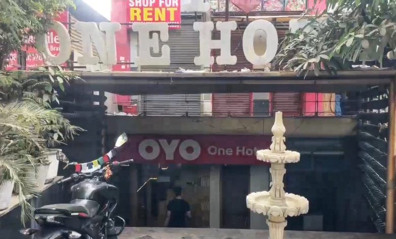 इंदिरापुरम के OYO होटल में युवक ने की आत्महत्या, कमरे में शराब और लैपटॉप,फोन बरामद 1 111 3