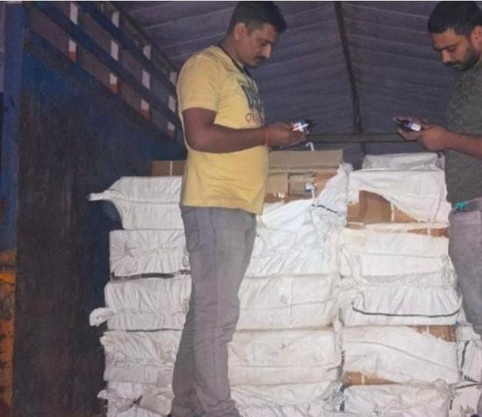 गाजियाबाद में बड़ी कार्रवाई: पुलिस कमिश्नर जे. रविंदर गौड़ की स्वॉट टीम ने पकड़ा कफ सिरप तस्करी गिरोह, 20 लाख कैश और चार ट्रक बरामद 2 112