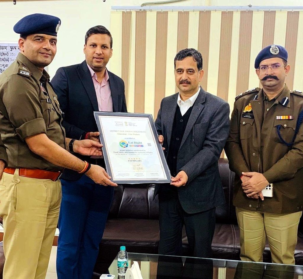 जिला कारागार गाजियाबाद का संयुक्त निरीक्षण, हर्बल वाटिका का उद्घाटन; ‘ईट राइट कैंपस’ को FSSAI की 5-स्टार रेटिंग 3 111 16