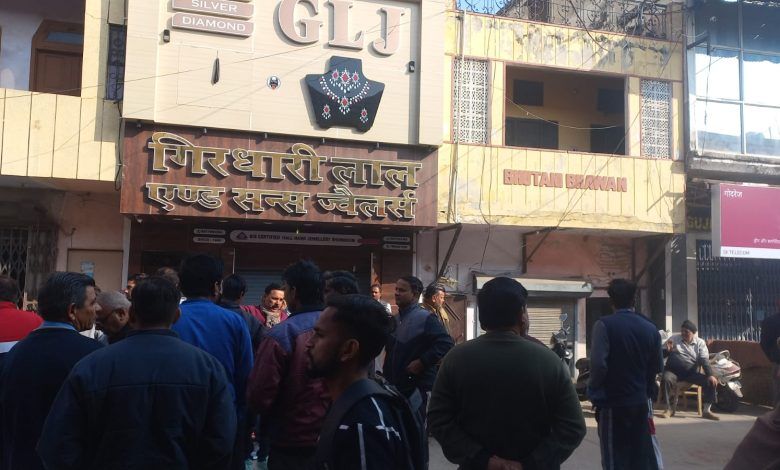 मोदीनगर में सर्राफा कारोबारी की हत्या, हमलावर मौके पर ही भीड़ ने दबोचा - व्यापारियों में आक्रोश 1 111 4