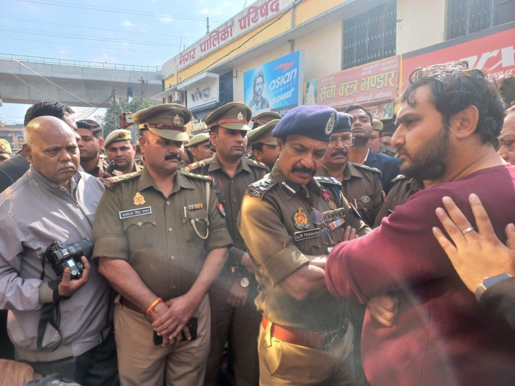 मोदीनगर में सर्राफा कारोबारी की हत्या, हमलावर मौके पर ही भीड़ ने दबोचा - व्यापारियों में आक्रोश 4 114 2