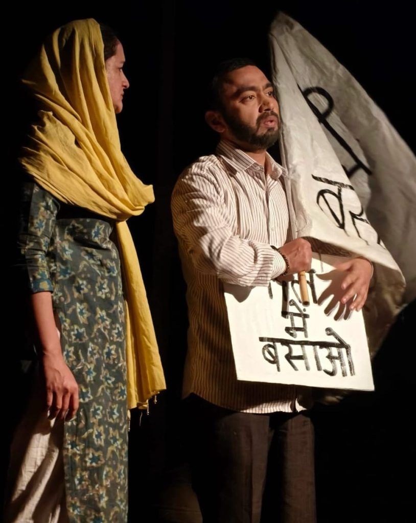 स्त्री विमर्श और बँटवारे के दर्द को बयाँ करता नाटक - लाजो 2 112 8