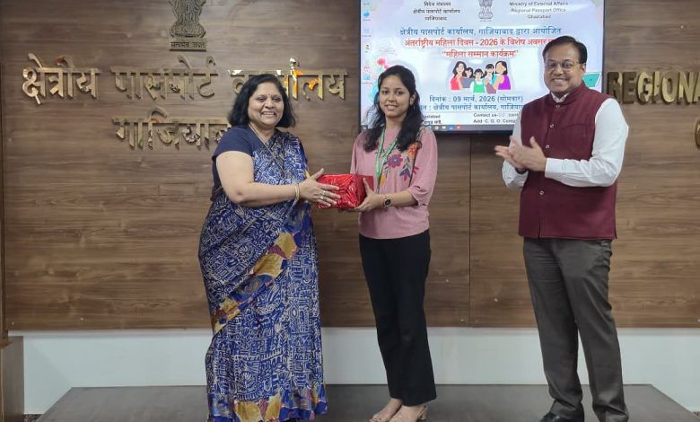 अंतर्राष्ट्रीय महिला दिवस पर क्षेत्रीय पासपोर्ट कार्यालय गाजियाबाद में ‘शिशु देखभाल कक्ष’ का उद्घाटन 1 111 11