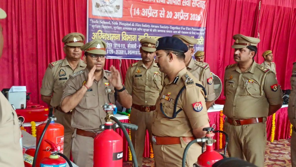 गाजियाबाद में 'अग्निशमन सेवा स्मृति दिवस' पर प्राणों की आहूति देने वाले वीर 'अग्निशमन कर्मियों' को श्रद्धांजलि दी गई 2 112 2