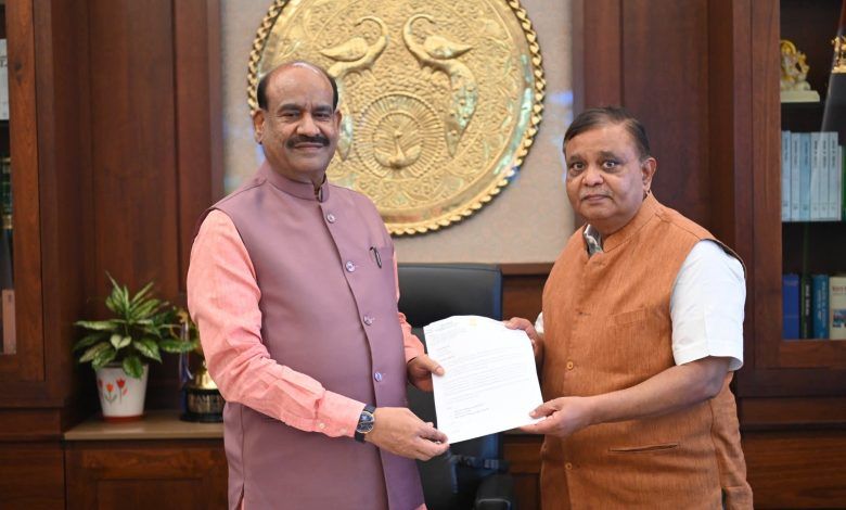 दुष्प्रचार के आरोपों पर सांसद अतुल गर्ग का सख्त रुख, लोकसभा अध्यक्ष से की विशेषाधिकार हनन कार्रवाई की मांग 1 211 14