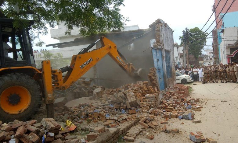 मसूरी के कुशलिया गांव में सरकारी भूमि से कथित अतिक्रमण हटाया गया, मदरसा भवन ध्वस्त 1 211 2