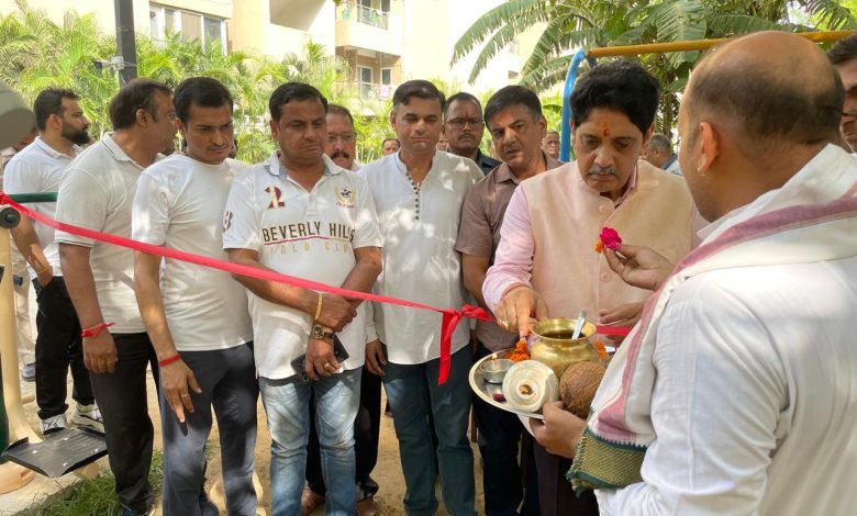 गौर कास्केड्स सोसाइटी में ओपन जिम का उद्घाटन, मंत्री सुनील शर्मा ने किया लोकार्पण 1 511 11