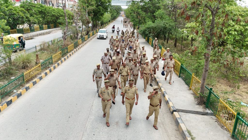 ट्रोनिका सिटी क्षेत्र में यूपीसीडा की भूमि से कथित अतिक्रमण हटाया गया, भारी पुलिस बल रहा तैनात 2 511 15