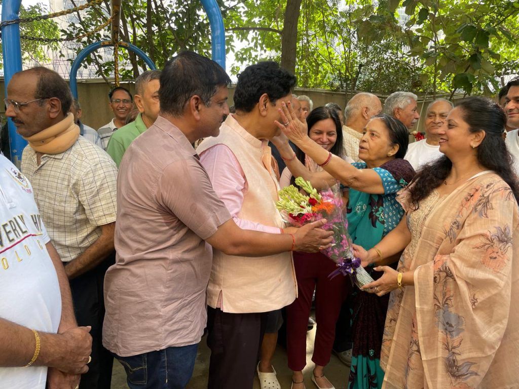 गौर कास्केड्स सोसाइटी में ओपन जिम का उद्घाटन, मंत्री सुनील शर्मा ने किया लोकार्पण 3 513 3