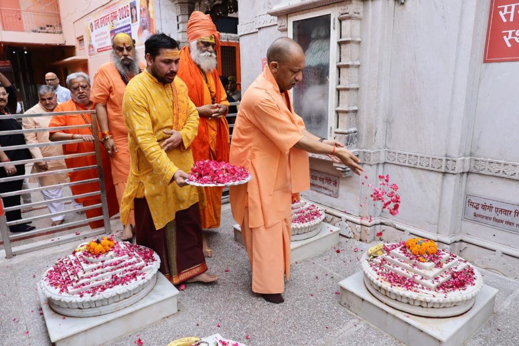 गाजियाबाद मुख्यमंत्री योगी आदित्यनाथ ने प्राचीन श्री दूधेश्वरनाथ महादेव मठ मंदिर में किया जलाभिषेक, प्रदेश की सुख-समृद्धि एवं लोकमंगल की कामना 5 116 1