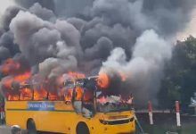 मेरठ रोड पर चलती स्कूल बस में लगी आग, फायर ब्रिगेड की त्वरित कार्रवाई से टला बड़ा हादसा, सीएनजी बस पूरी तरह आग की चपेट में आई 14 211 8
