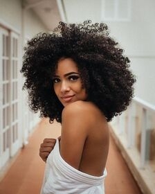 Unveiling the Natural Hair Renaissance: A Transformative Journey for Enthusiasts and Stylists - Melanin Magic