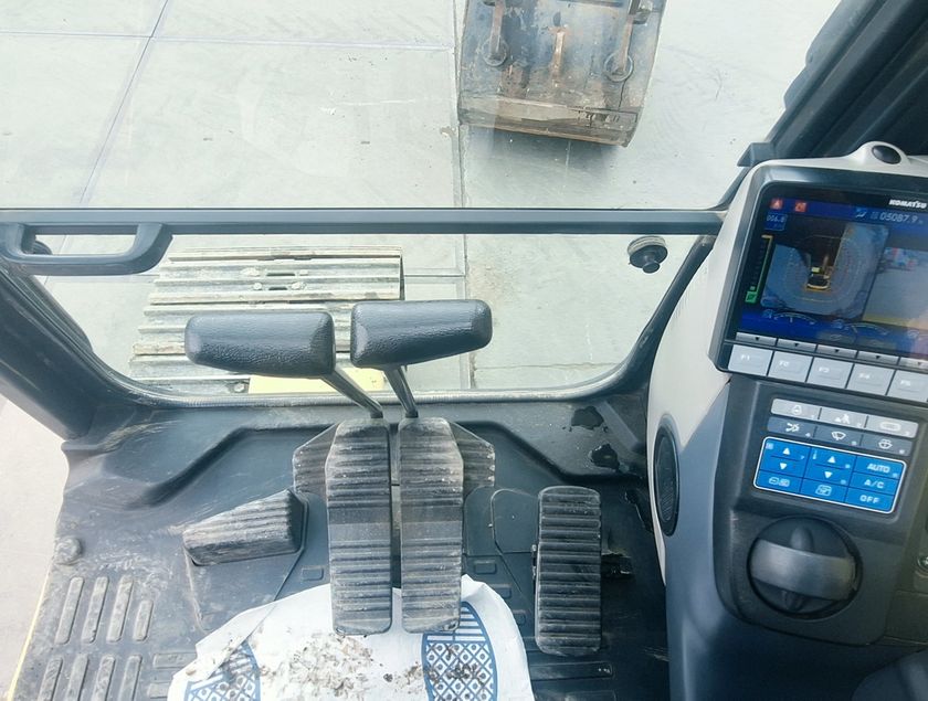 KOMATSU PC240LC-11 - 14583